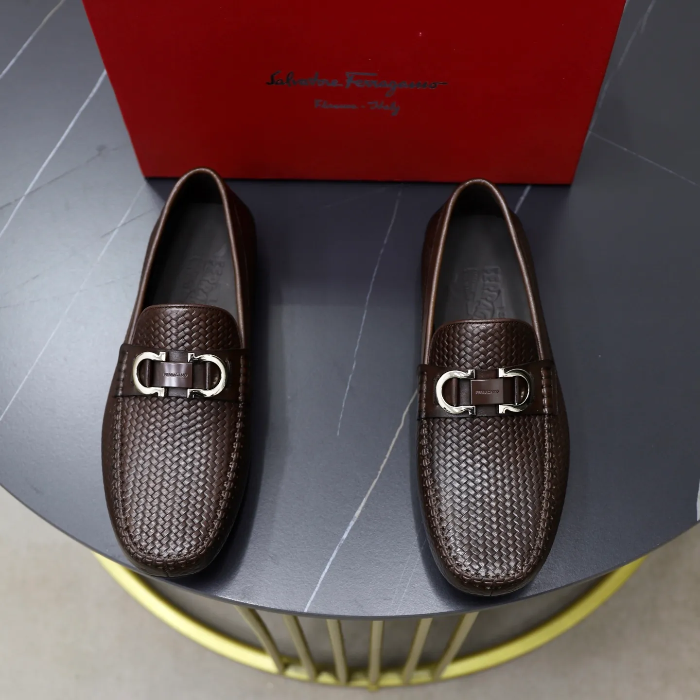 Ex-factory price: 480💰🙅‍♂️🙅‍♂️🙅‍♂️Niuli Brand: Ferragamo Standard code: Men's code 38/44 (45 customized) Grade: Same as the official website Material: Original imported cowhide leather lining Original wear-resistant lightweight outsole Style category: Men's casual slip-on shoes Bean shoes Distinguished luxury brand elements top luxury Color: actual picture color
